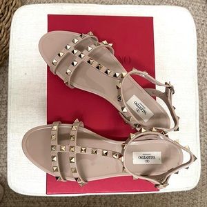 Valentino Garavani Rockstud Jelly Flat Gladiator Sandals; size: 39EU / 9B